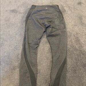 Lululemon  cropped Gray Leggings with detail